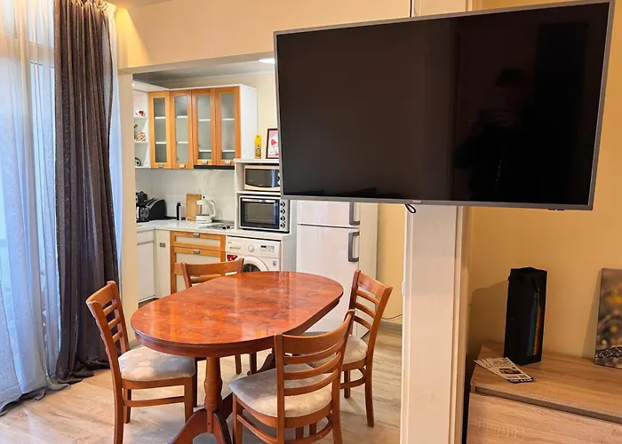 Cozy Steps From Everything! * Varna