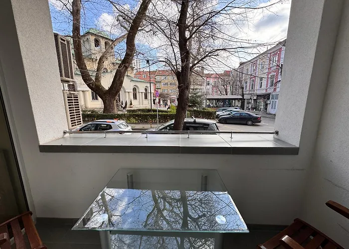 Cozy Steps From Everything! * Varna