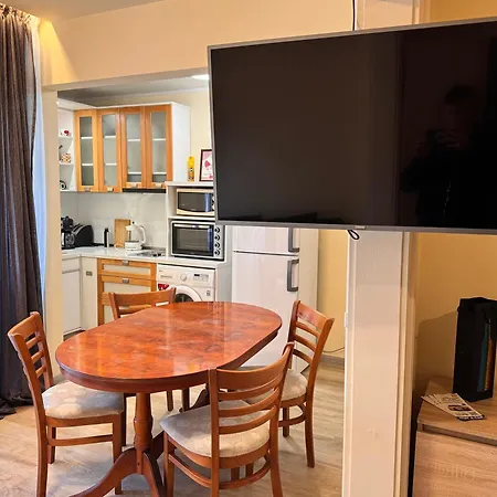 Cozy Steps From Everything! * וארנה