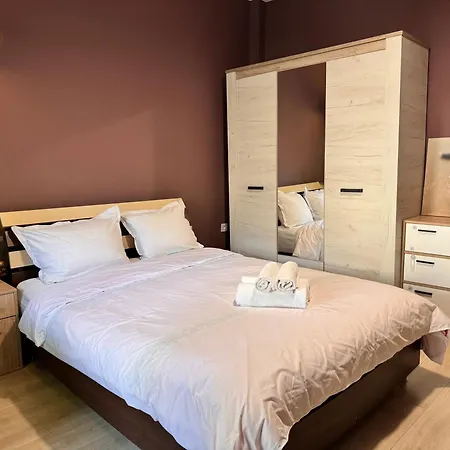 Cozy Steps From Everything! וארנה