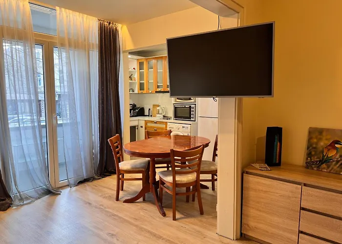 Cozy Steps From Everything! 瓦爾納