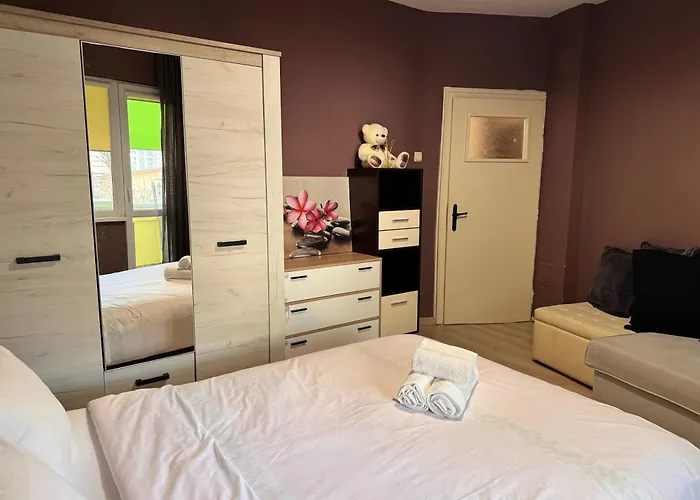 公寓 Cozy Steps From Everything!